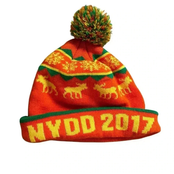 Fleet Feet winter running pom pom beanie 2017 moose orange hat - Picture 2 of 4